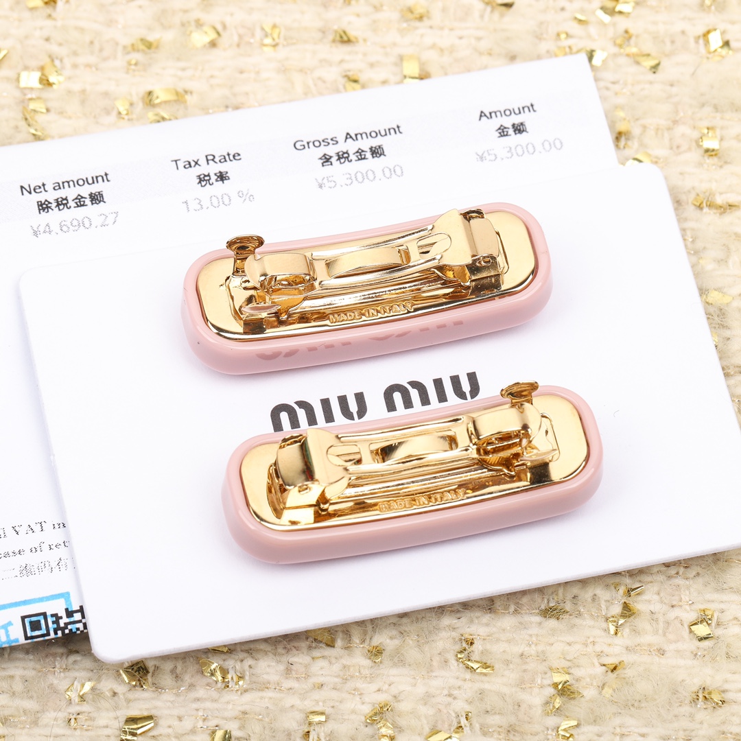  高品质 细节如图 一对卖 一对价格【miu@miu新款粉色发夹】绝对会成为经典款的发夹一定要入的一款发
