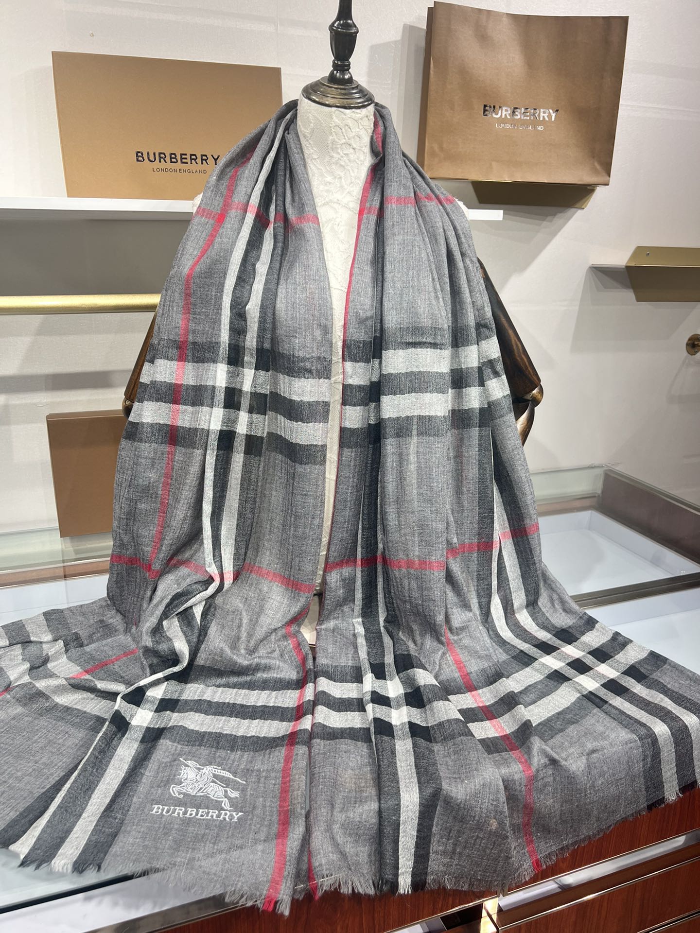 💟经典爆款补单到货！万众瞩目战马绣标官网经典版到货啦～软糯亲肤是我们的初衷～♦️最优质的年轻设计师推出的