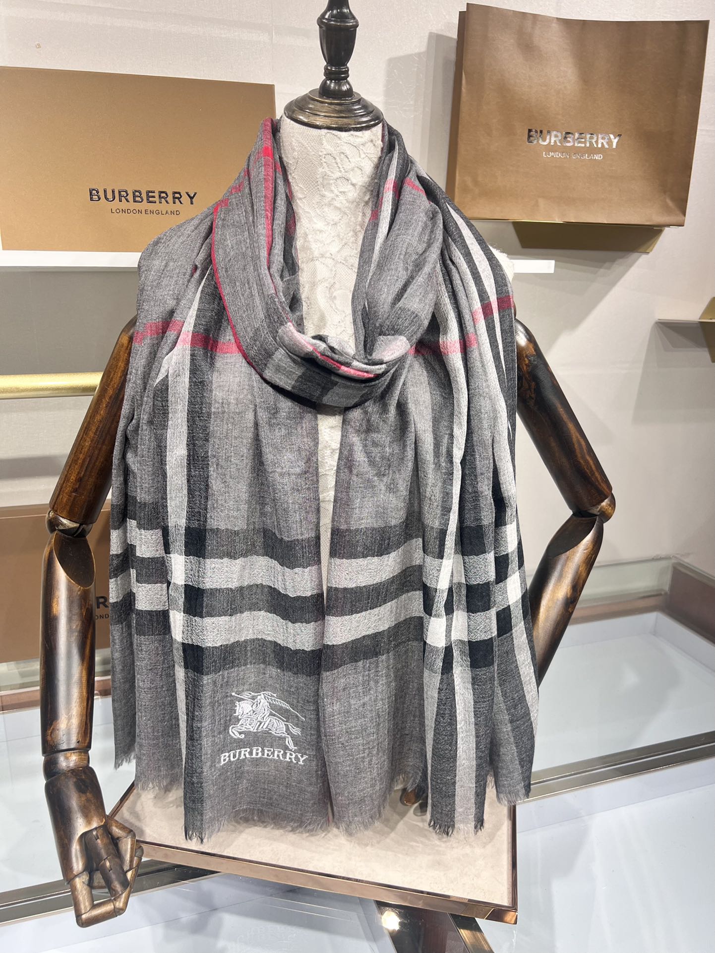 💟经典爆款补单到货！万众瞩目战马绣标官网经典版到货啦～软糯亲肤是我们的初衷～♦️最优质的年轻设计师推出的