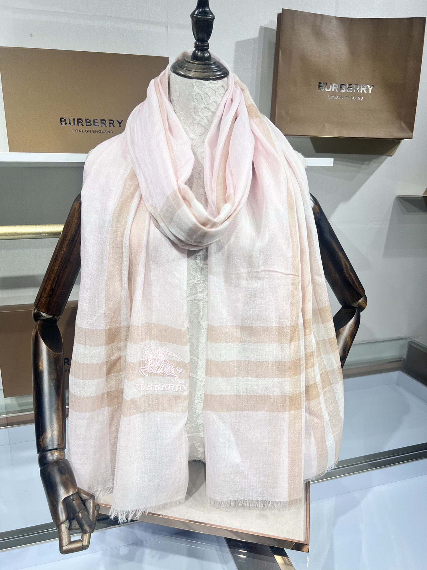 💟经典爆款补单到货！万众瞩目战马绣标官网经典版到货啦～软糯亲肤是我们的初衷～♦️最优质的年轻设计师推出的