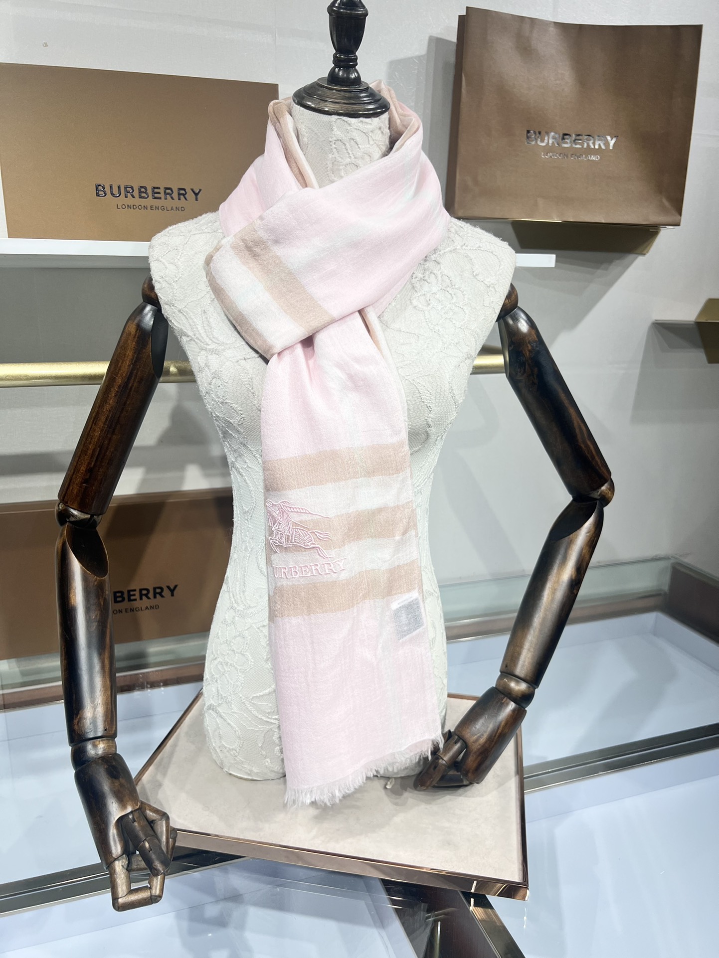 💟经典爆款补单到货！万众瞩目战马绣标官网经典版到货啦～软糯亲肤是我们的初衷～♦️最优质的年轻设计师推出的