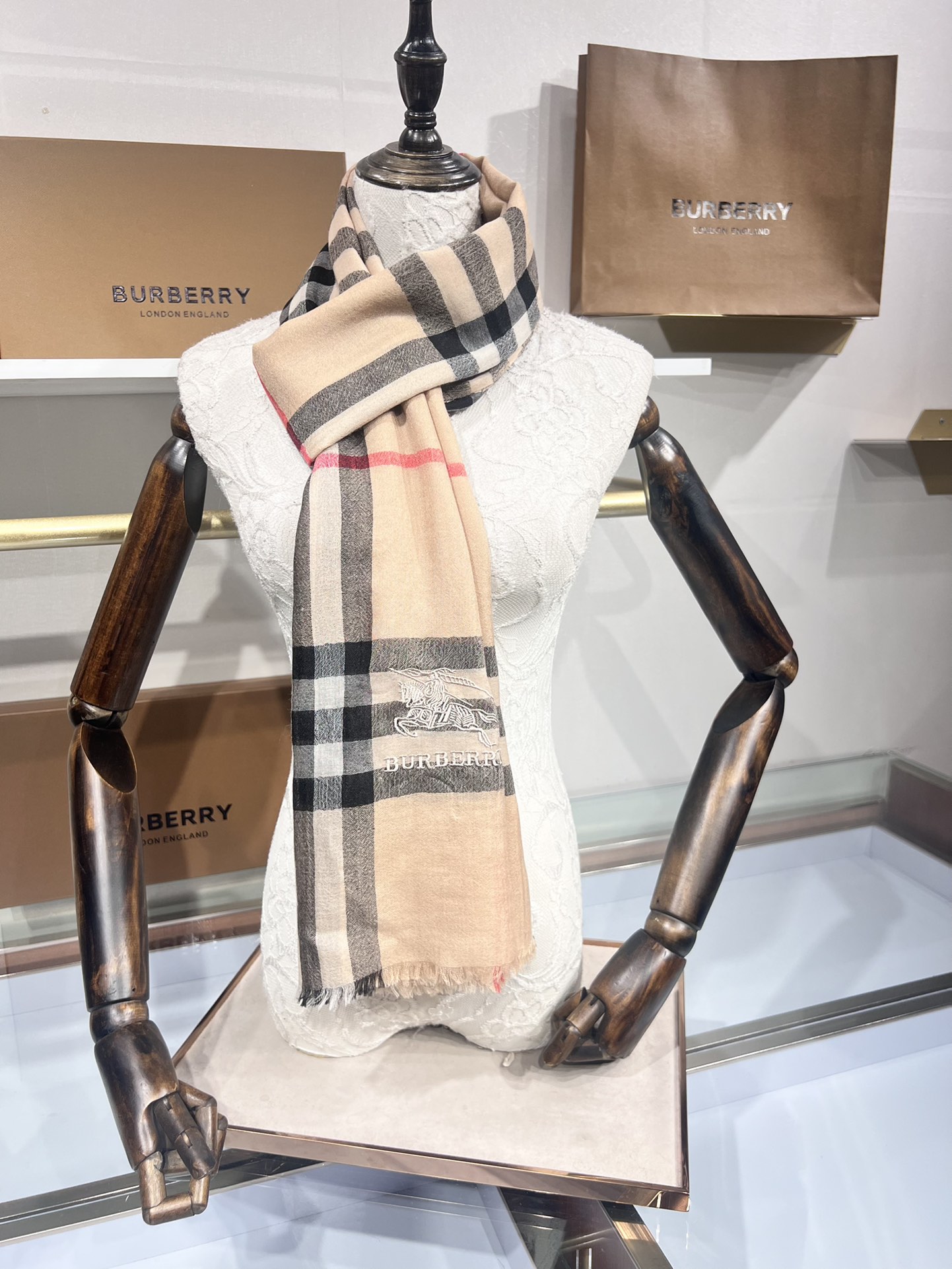 💟经典爆款补单到货！万众瞩目战马绣标官网经典版到货啦～软糯亲肤是我们的初衷～♦️最优质的年轻设计师推出的