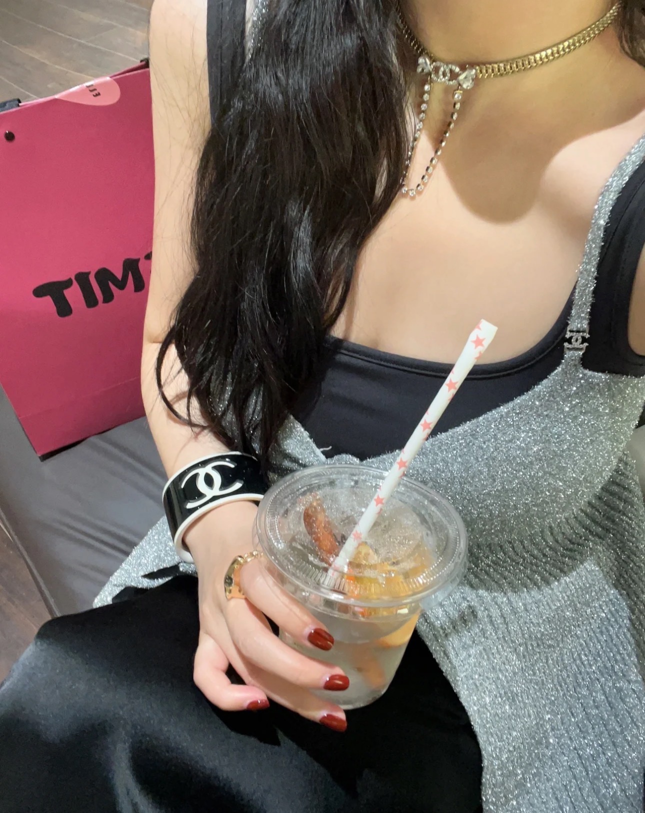 NO:633202,88220, today’s new black model, 23s new double C acrylic wide open bracelet, classic panda color matching, simple yet high-end, matching the wide design is so cool and fashionable, super eye-catching, a must-have for cool girls’ daily look, consistent acrylic material, great texture, buy and earn money,,bracelet,Cardia high-end jewelry1986090988220,今日新品黑色款 23s新款双C亚克力宽版开口手镯 经典熊猫配色简约又不失高级感 搭配宽版设计简直太酷太时髦啦 上手超级吸睛酷女孩日常look必备 z一致亚克力材质 质感超赞买到赚到,,bracelet,卡迪亚高端饰品,Jewelry