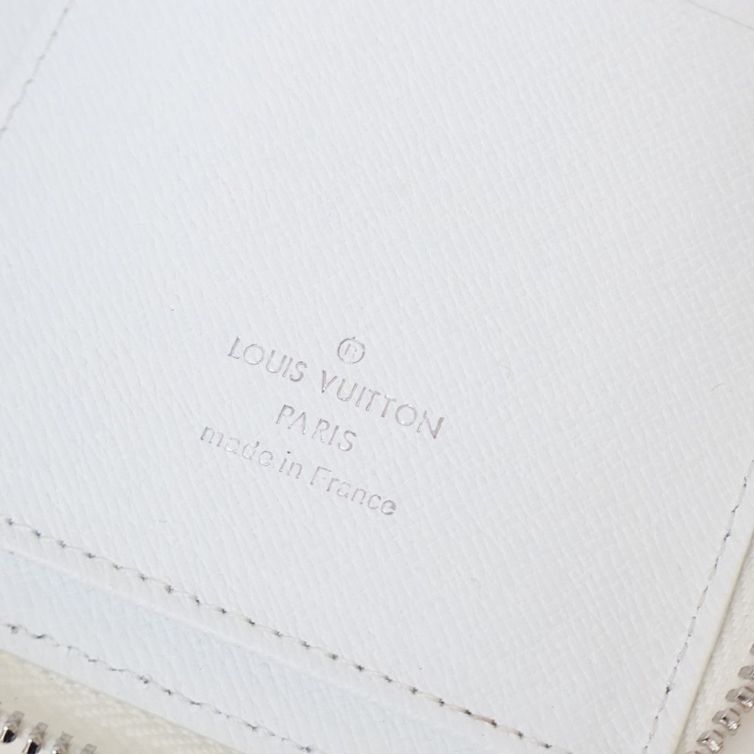 Leather wallet in use