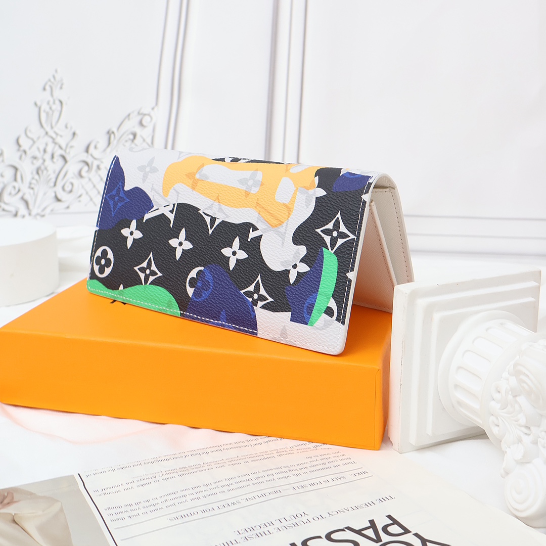 Various color options of the genuine leather bifold wallet