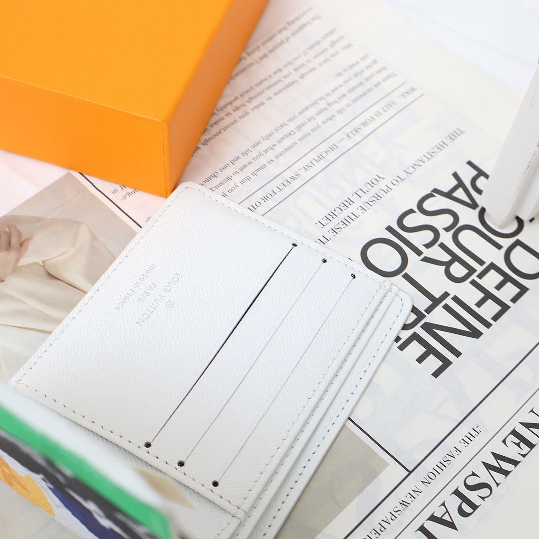 Italian leather bifold wallet in a gift box