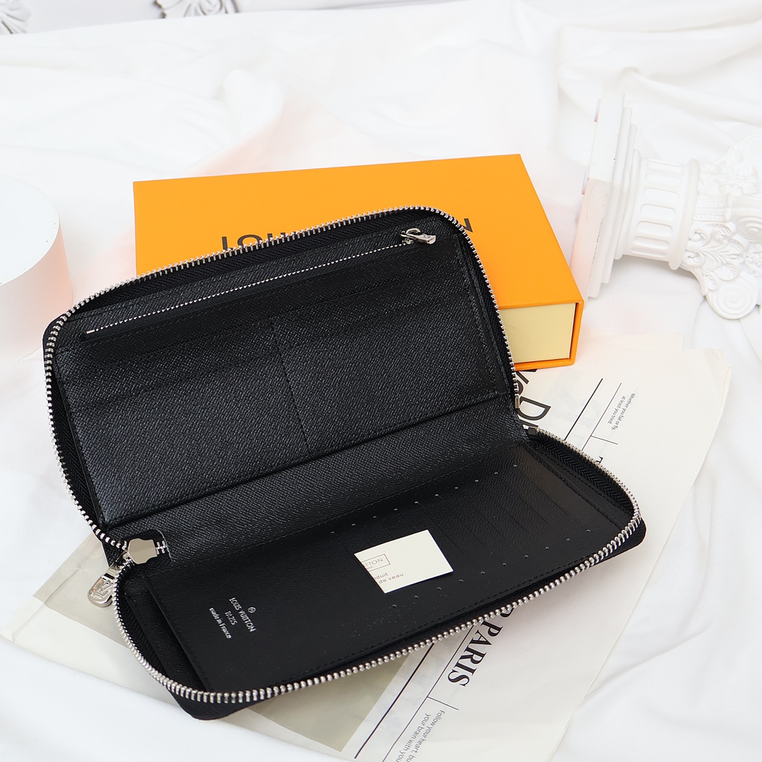 Leather long zipper wallet zipper detail