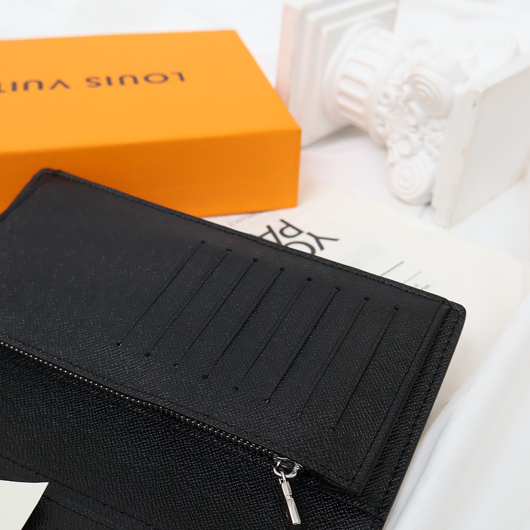 Close up shot of the interior of the Leather Bifold wallet.