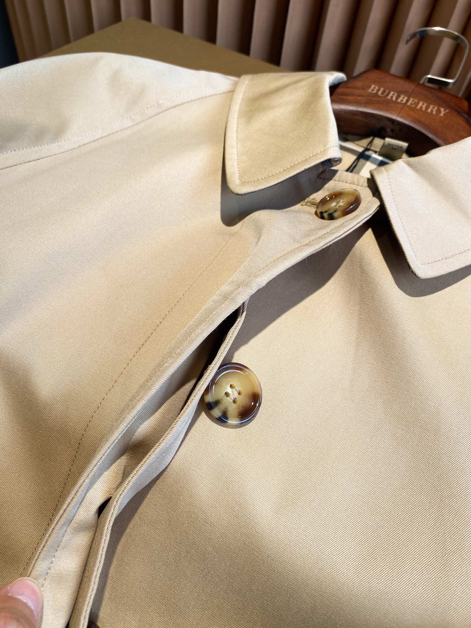 Burberry Women's Lightweight Windproof Trench Coat - Stylish & Versatile 4 i1690620512 3358 2