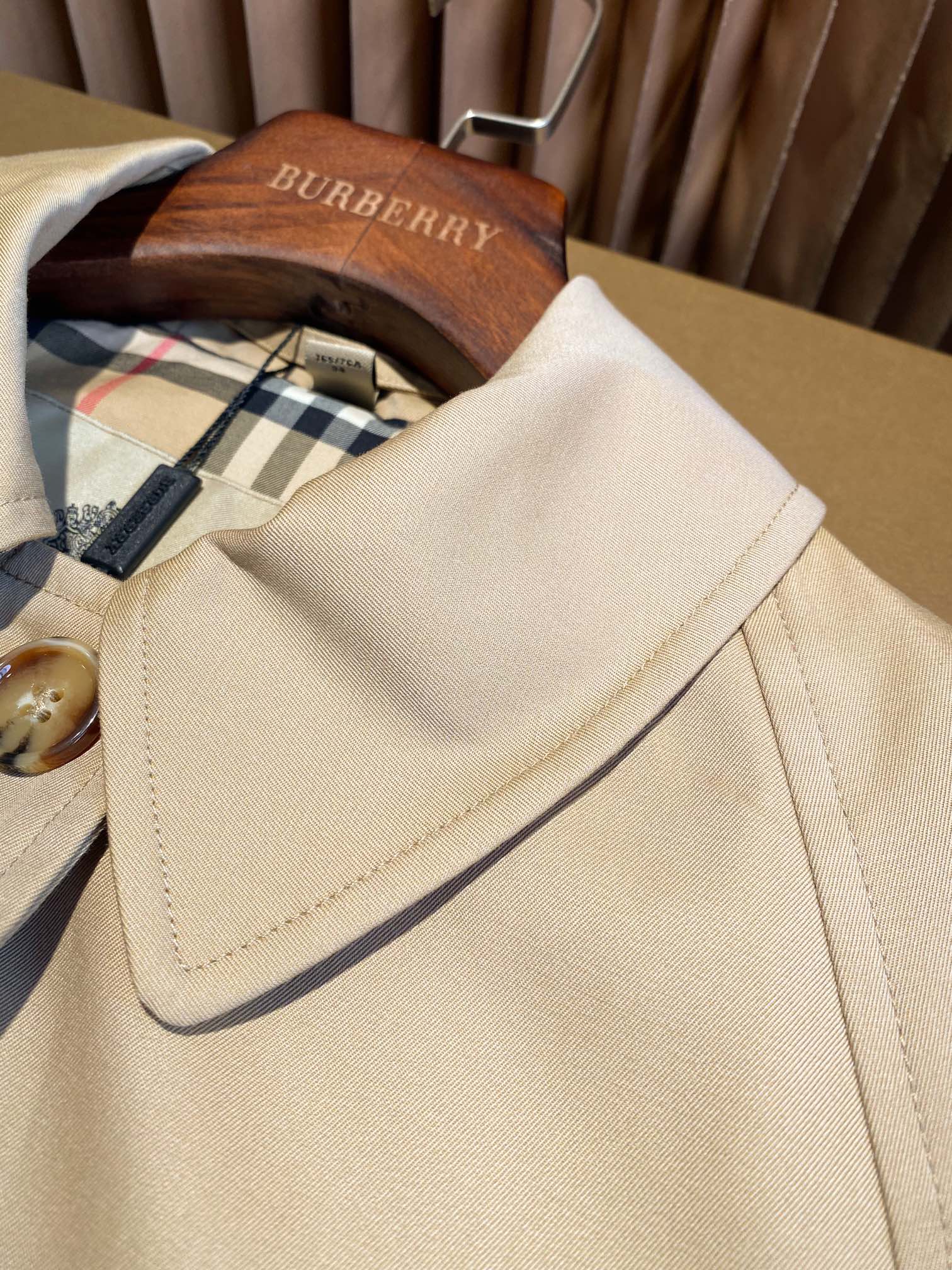 Burberry Women's Lightweight Windproof Trench Coat - Stylish & Versatile 6 i1690620512 6031 4