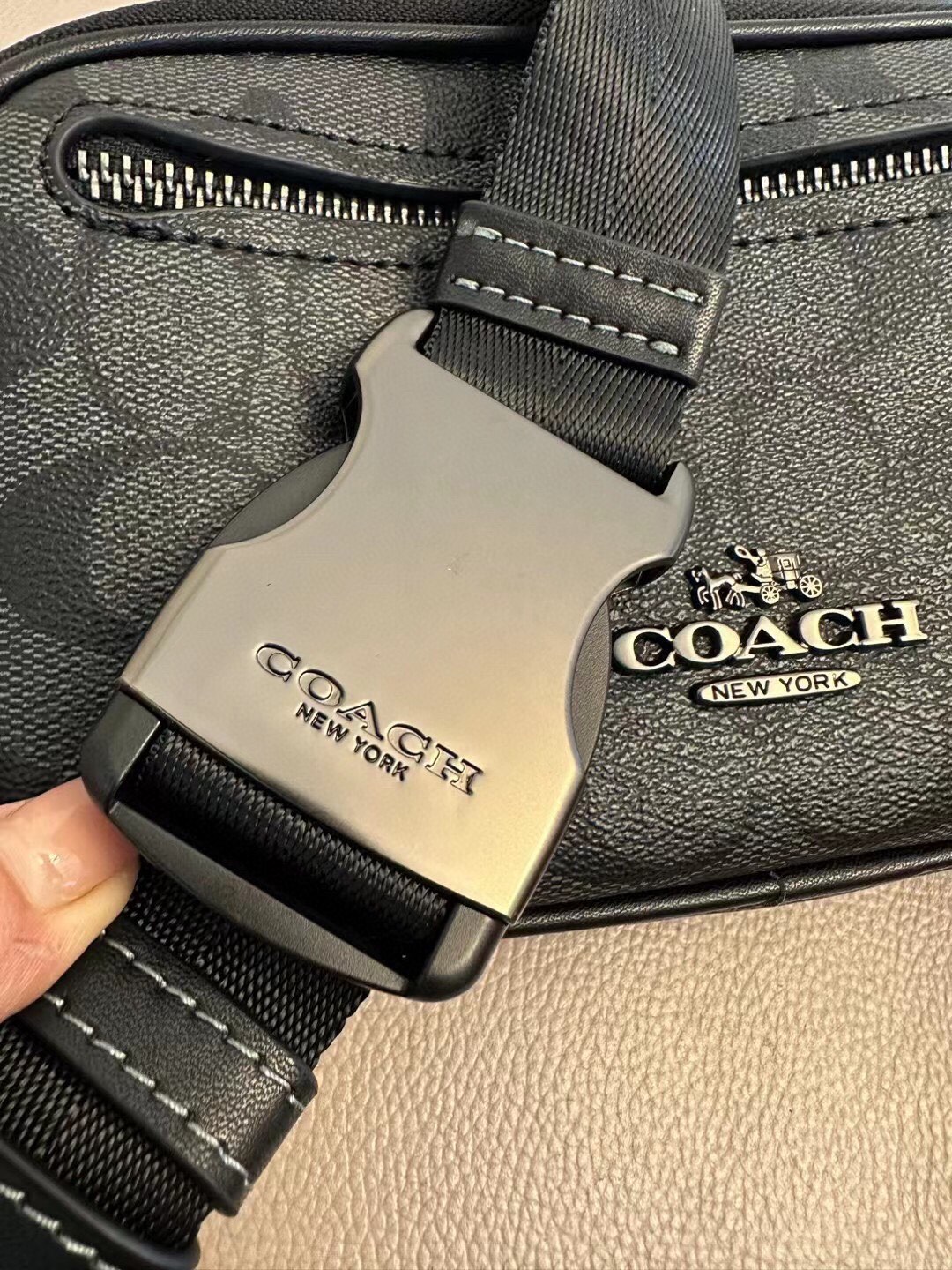 Coach COACH/蔻驰 CJ506黑花 CJ507纯黑 奥莱男士 标志ELIAS多功能胸包 腰包