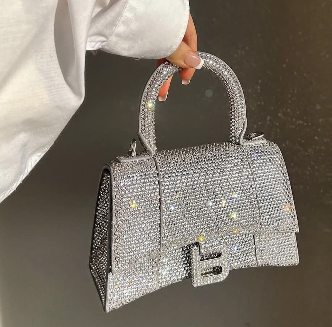 Balenciaga Which little cutie hasnt been planted with diamonds and silver! ! Jin Shining is so pretty! ! !