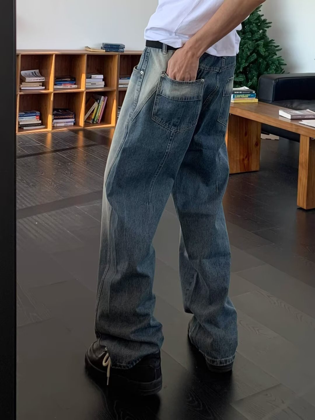 Fashionable High-Tech Water-Resistant Jeans for All Body Types - 图片 4