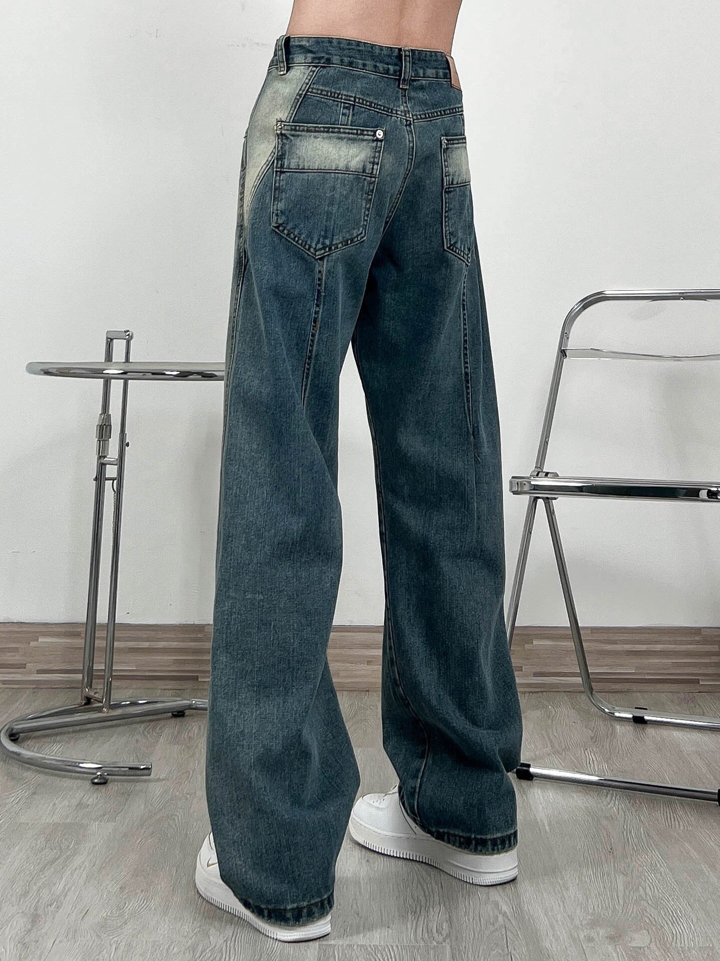 Fashionable High-Tech Water-Resistant Jeans for All Body Types - 图片 3
