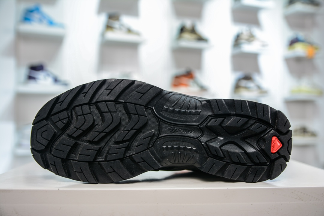 The strongest SLM XTQ outdoor lightweight machine on the market with contagrip outsole XT Wins upper