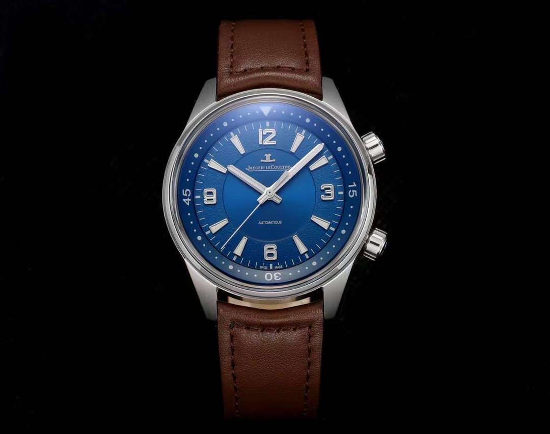 NO:727008,The Jaeger-LeCoultre Beichen series has a diameter of 41MM and is synchronously original. It is protected by a streamlined stainless steel case. The logo on the crown is clearly and powerfully embossed. The dial layout is simple but not simple. The back is designed to restore the original movement to the maximum extent. It is modified with an imported movement and has extremely accurate travel time!  The stainless steel case and bottom cover are fixed by four slotted screws. The Jaeger-LeCoultre logo and watch number on the bottom cover are hollowed out in a delicate and profound manner. The glass uses a double fish-eye sapphire mirror, which compresses the thickness of the watch to the extreme and makes the movement more stable. The first-layer calfskin strap is equipped with a simple and easy-to-use butterfly buckle, which is exquisitely crafted and delicately polished. Vacuum packaging, consistent with the original product, jaeger-lecoultre,cowhide19860909积家北辰系列 直径41MM同步原装,流线型精钢表壳保驾护航,把头的logo浮雕明晰有力, 表盘布局简约而不简单, 背透设计,机芯最大限度还原原装,采用进口机芯改装,走时无比精准！精钢表壳跟底盖由四颗一字口螺丝固定.底盖上的积家标志以及手表编号都镂空细腻深刻.玻璃采用双鱼眼蓝宝石镜面,将腕表厚度压缩到极致,机芯性能更稳定. 头层小牛皮表带配以一枚简单易用蝴蝶表扣,做工精致、打磨细腻. 真空包装,与正品一致,,jaeger-lecoultre,cowhide,Watch