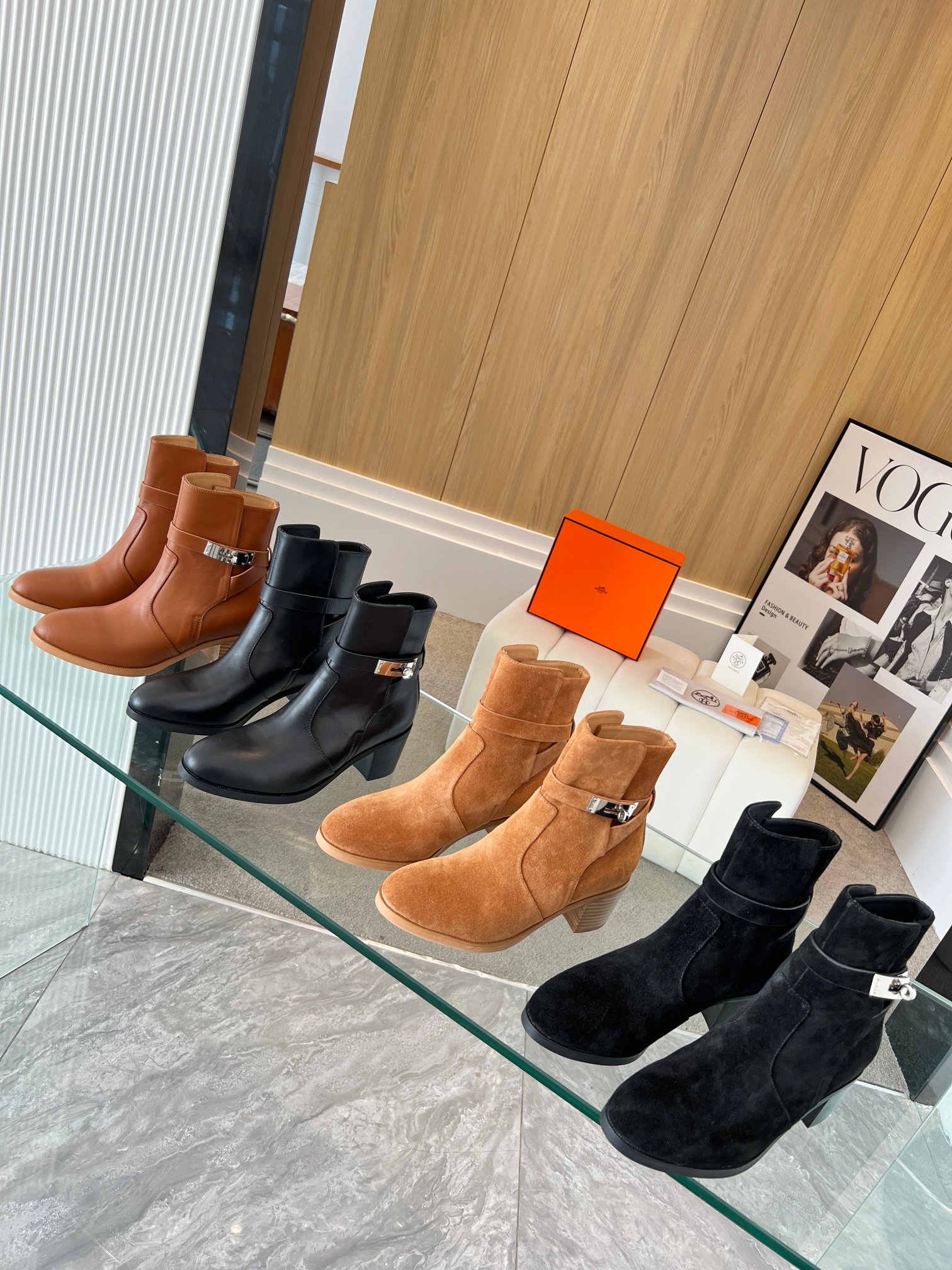 NO:480711,Factory direct purchase (spot sale) Original copy hit HERMES. Classic upgraded fabric is full of cowhide, inner: cowhide. Super classic Hermes Kelly button knight boots. Wear you the queen. The last of the law. The classic among the classics. Hermes Kelly bags are popular in the fashion industry. This knight boots complement each other. Every time they are on the shelves, they are immediately sold out. When the size is 34-42, the colors are as shown in the picture. Packaging matching Hermes original box certificate bag (customized for 34/42), boots, hermes, hermes, boots, cowhide19860909工厂直批（现货发售） 原版复制爆款来袭HERMES.经典升级版面料全牛皮的,内里:牛皮里.超级经典的爱马仕Kelly扣骑士靴.穿上你就是女王.法抗拒的楦头.经典中的经典.爱马仕的Kelly包流行了时尚界几个轮回.这款骑士靴相得益彰.每次一经上架立马被抢购一空.时. 尺码34-42颜色如图 包装配套爱马仕原装盒合格证布袋（34/42订做）,靴子,hermes,hermes,boots,cowhide,Women's Shoes