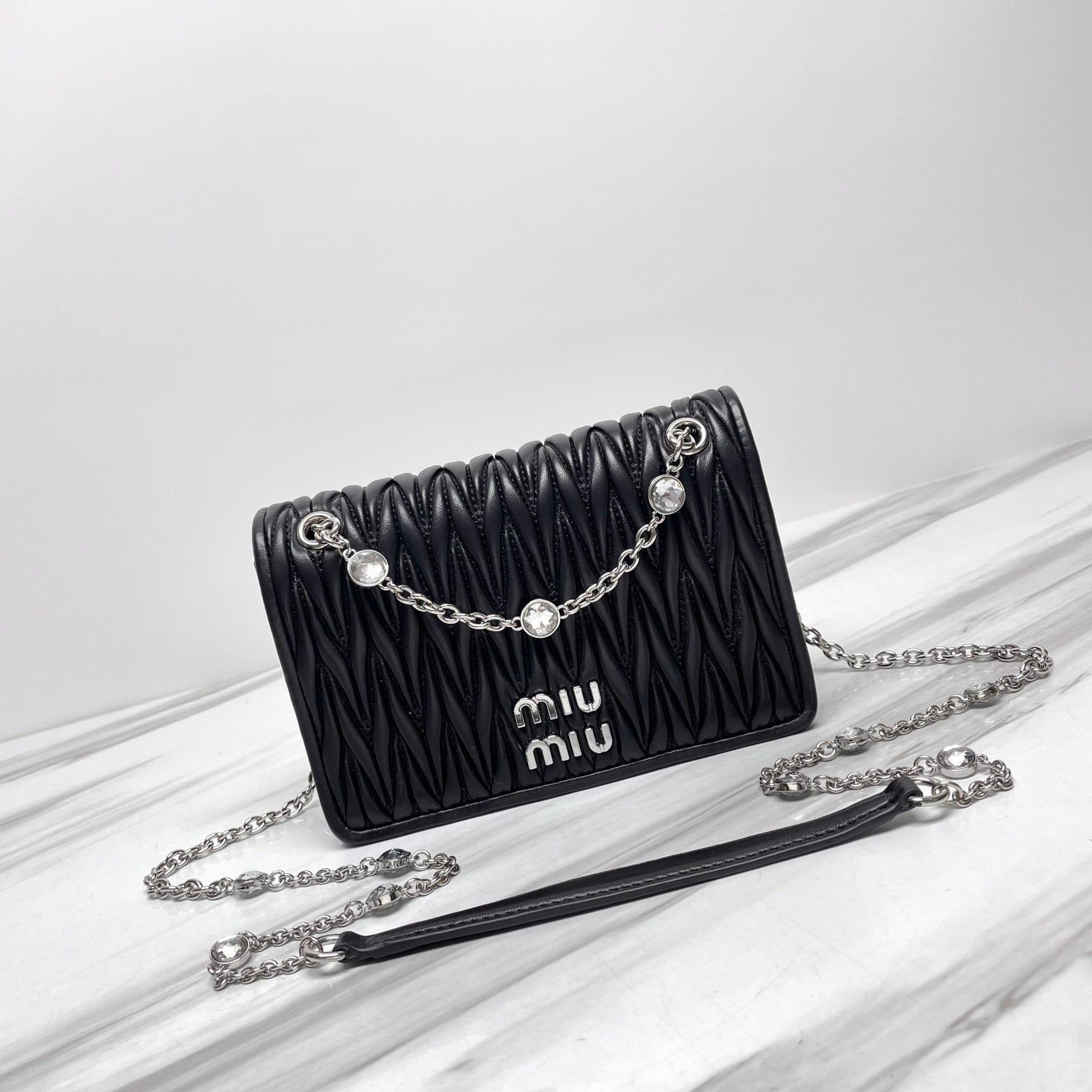 P830 Miumiu de piel original, nuevo producto en stock: 5BP065# Clásico patrón Matelasse fruncido, interior y exterior d…