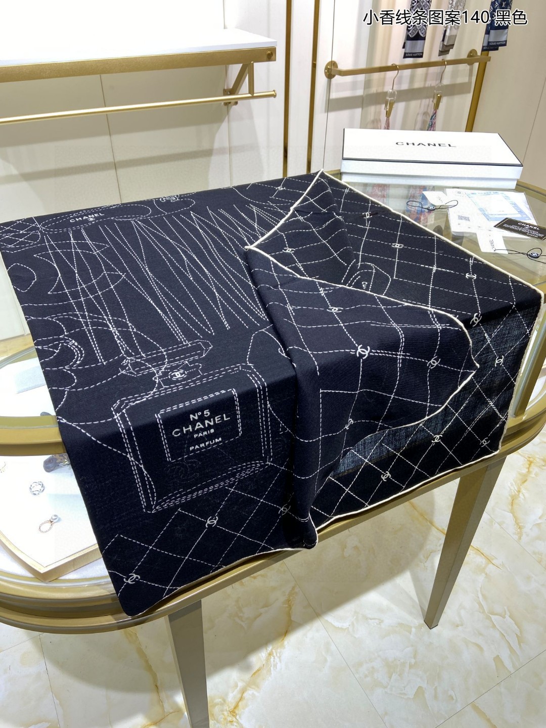 小香【小香线条图案140】同花同色双面羊绒方巾‼️抢‼️VIP推荐 ‼️👍下手一定要快【高端 大爱 ‼️