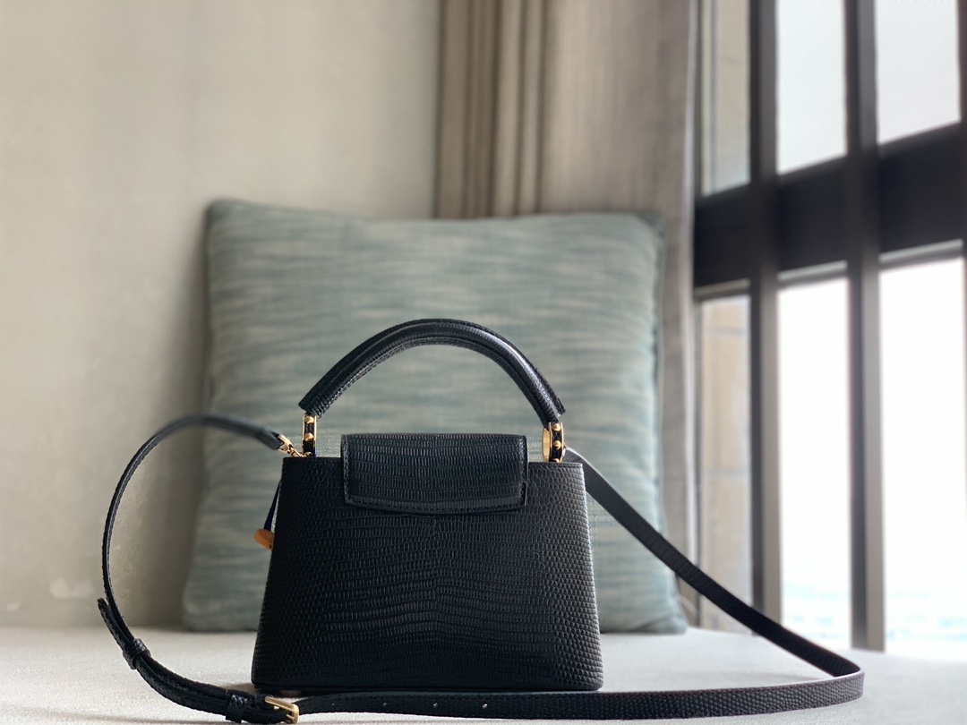 Louis Vuitton [Special quality original leatherM99527 black lizard gold buckle]