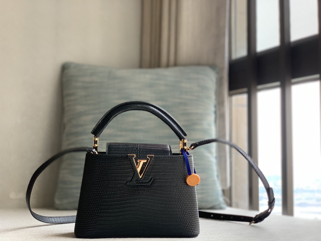 Louis Vuitton [Special quality original leatherM99527 black lizard gold buckle]