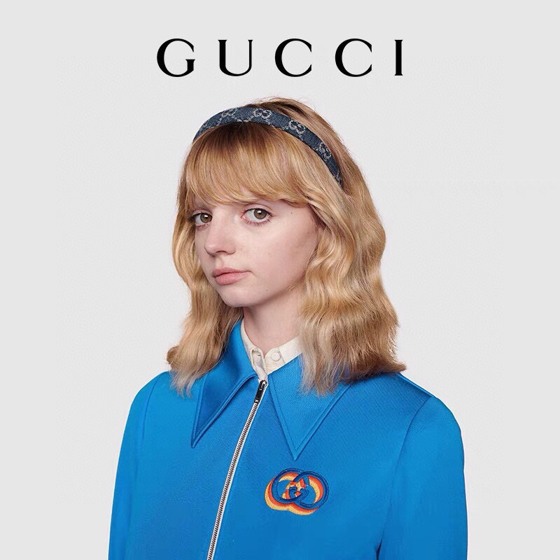  GUCCI古驰
Gucci发箍
水洗牛仔布专柜同款🔥轻奢风简约发箍 气质百搭小仙女必入单品 名媛风十足