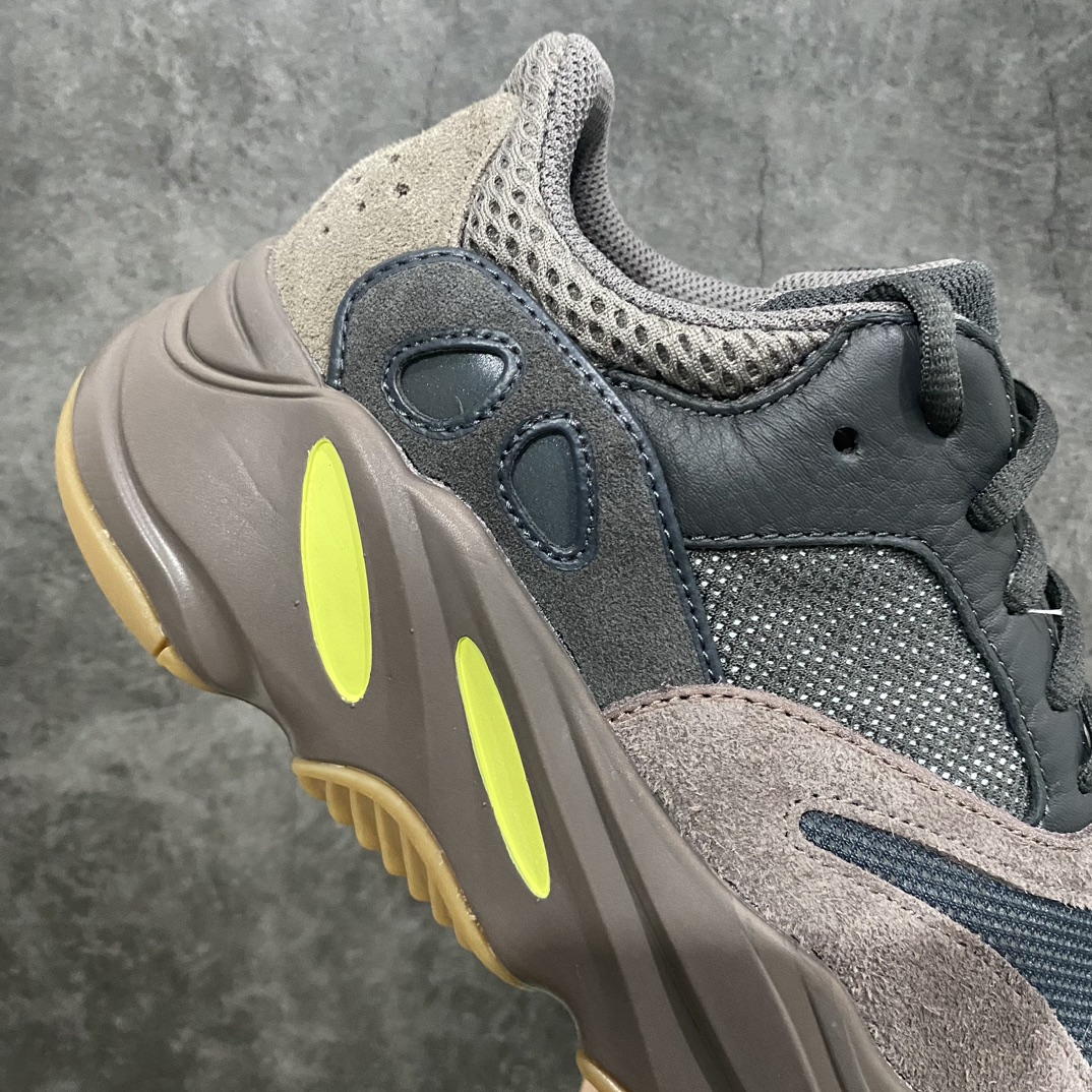 LW version Yeezy 700 Mauve black brown EE9614