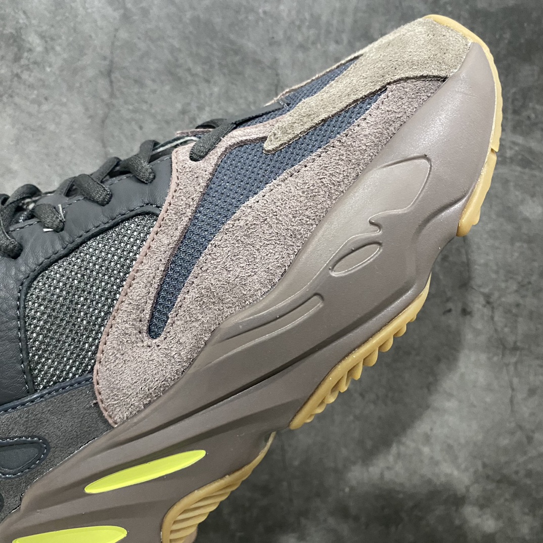 LW version Yeezy 700 Mauve black brown EE9614