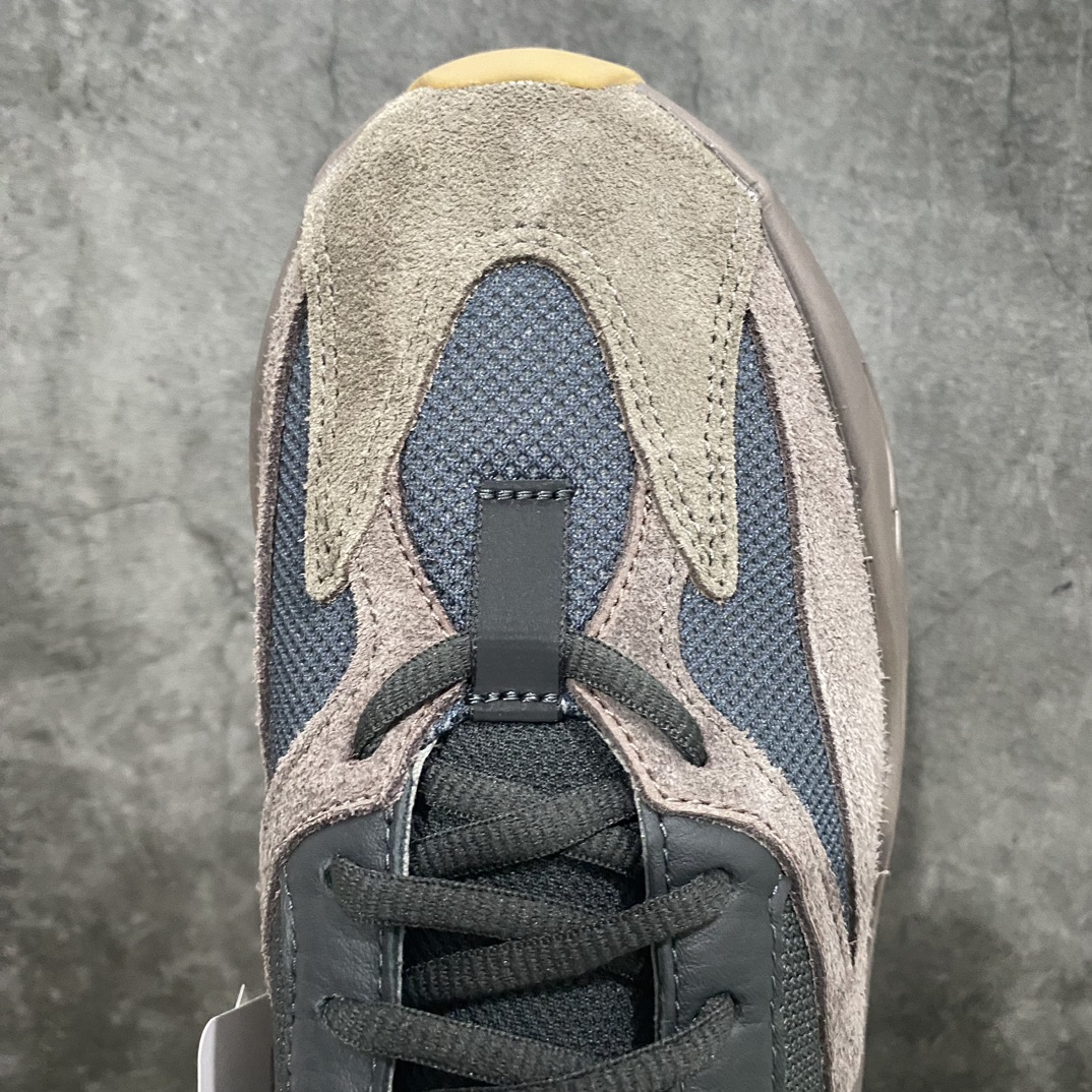 LW version Yeezy 700 Mauve black brown EE9614