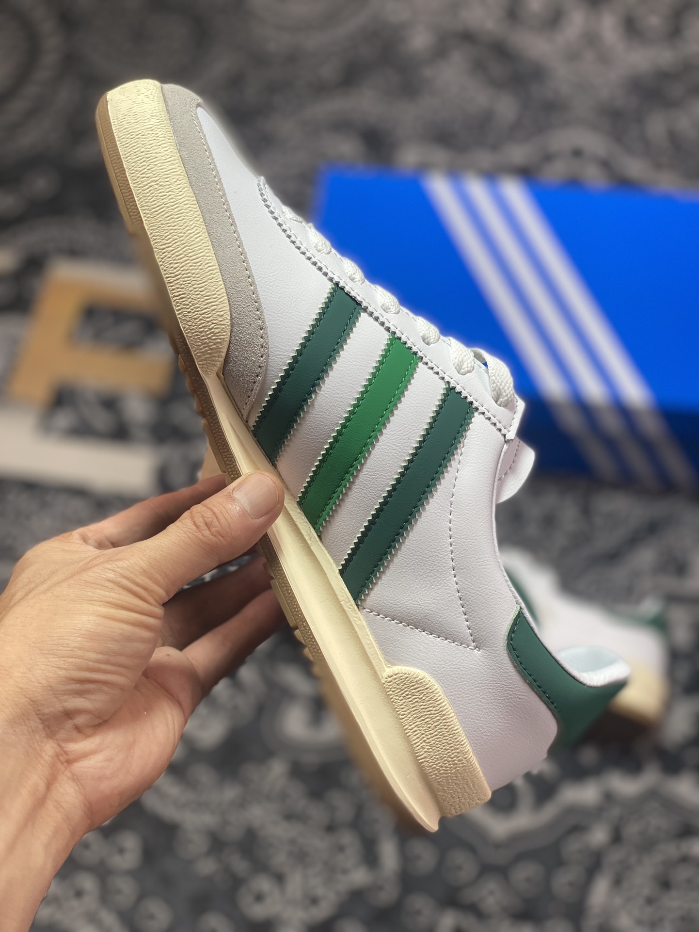 Clover Adidas Originals Jeans Low Jones series low-top jogging shoes ”leather white light gray green dark green” GW5755