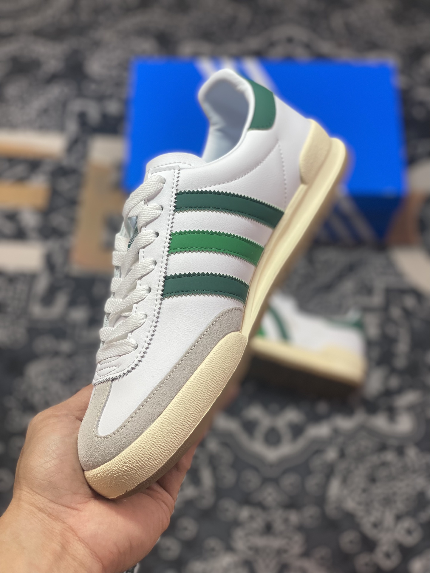 Clover Adidas Originals Jeans Low Jones series low-top jogging shoes ”leather white light gray green dark green” GW5755