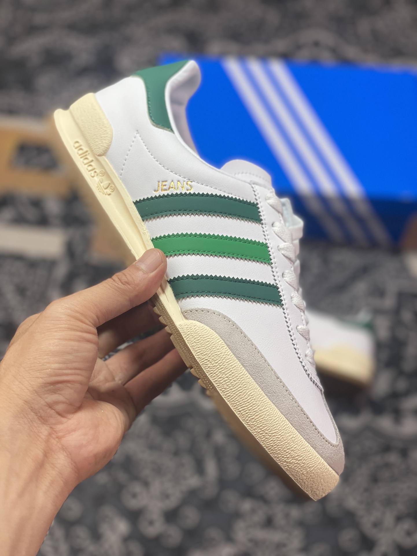 Clover Adidas Originals Jeans Low Jones series low-top jogging shoes ”leather white light gray green dark green” GW5755