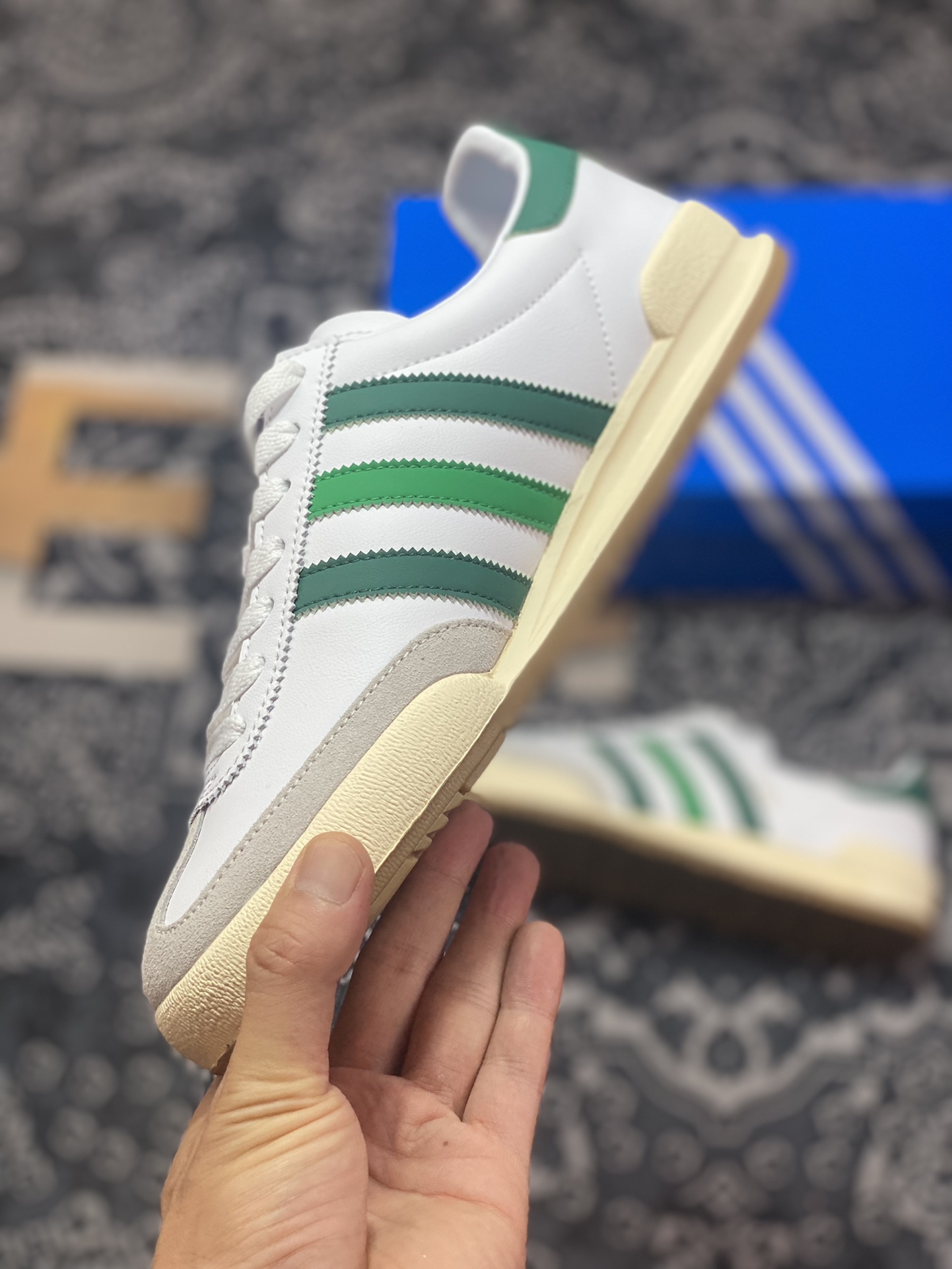 Clover Adidas Originals Jeans Low Jones series low-top jogging shoes ”leather white light gray green dark green” GW5755