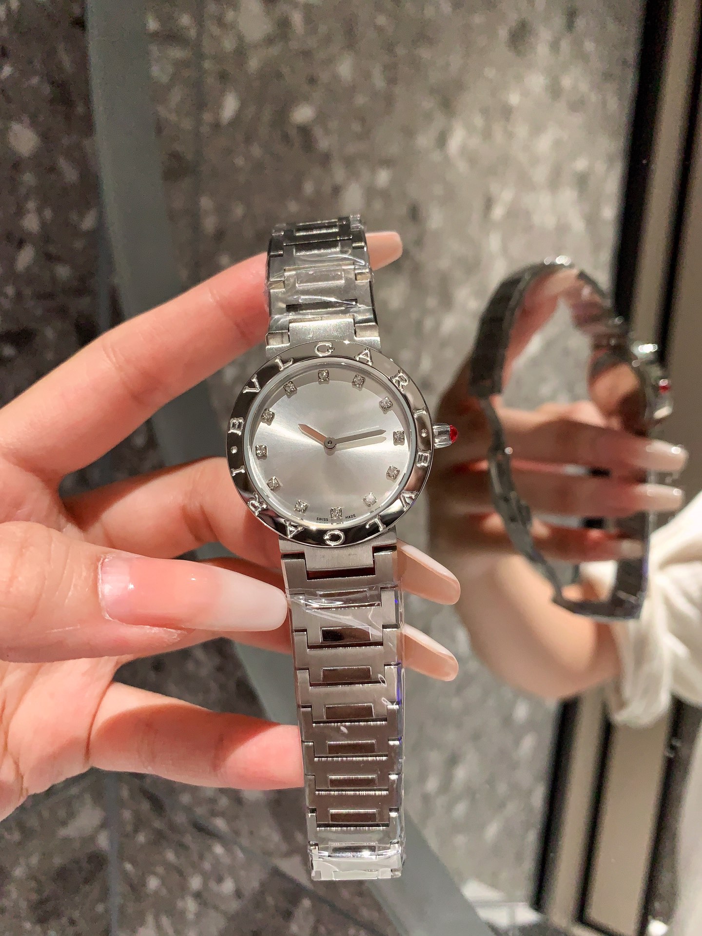 BVLGARI New Bv Boglician Wristwatch: Unique Design with Diamonds and Solar-Radiation Trails - 图片 2