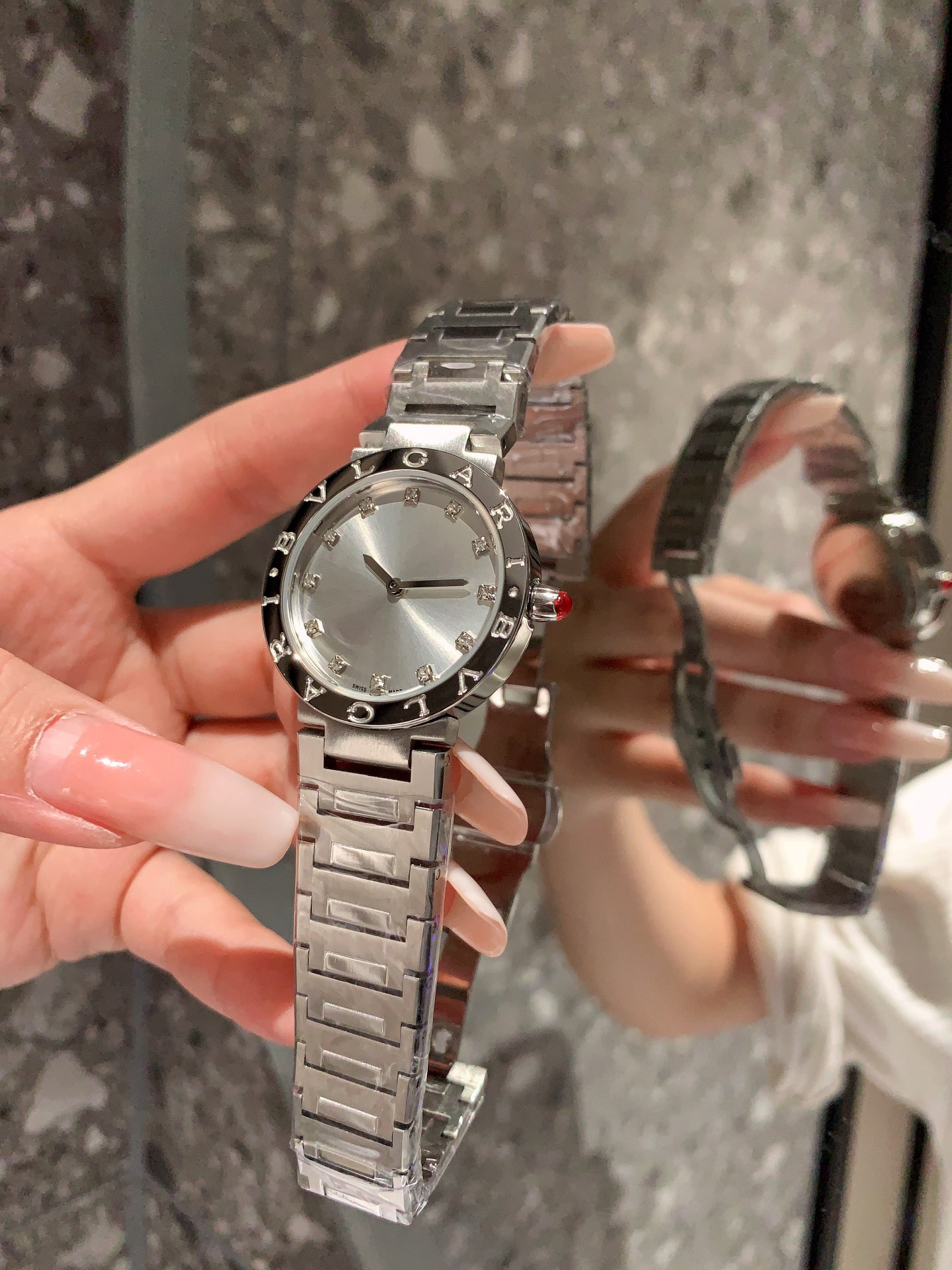 BVLGARI New Bv Boglician Wristwatch: Unique Design with Diamonds and Solar-Radiation Trails - 图片 3