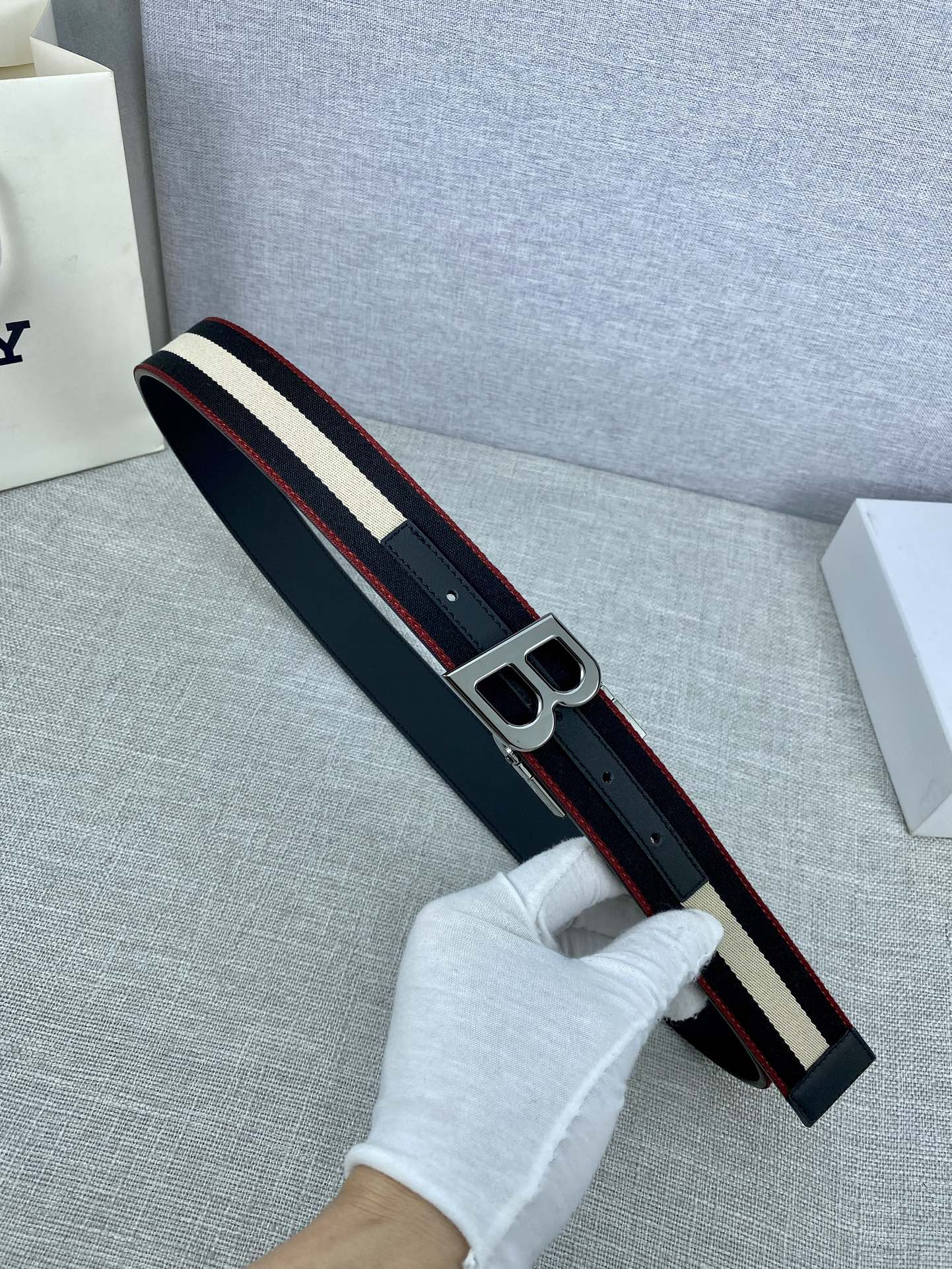 这款BBuckle腰带以合成织物制成