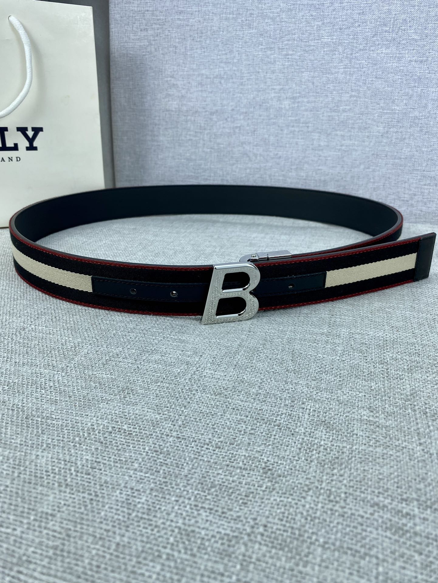这款BBuckle腰带以合成织物制成