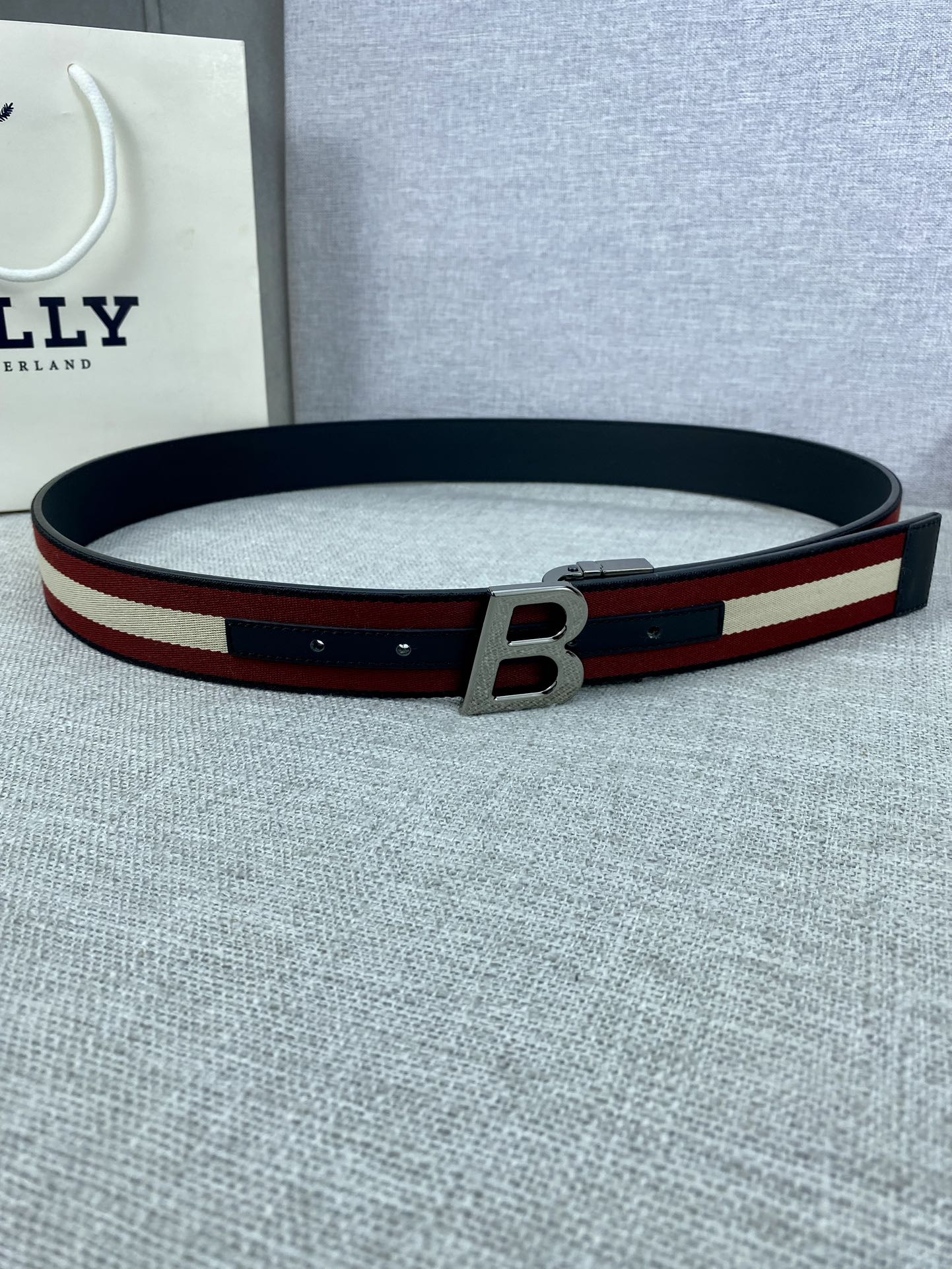 这款BBuckle腰带以合成织物制成