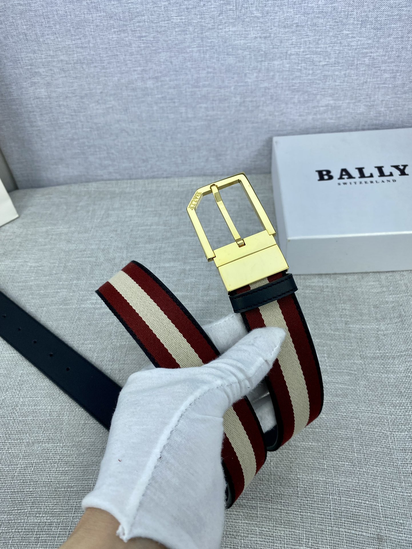 这款BBuckle腰带以合成织物制成