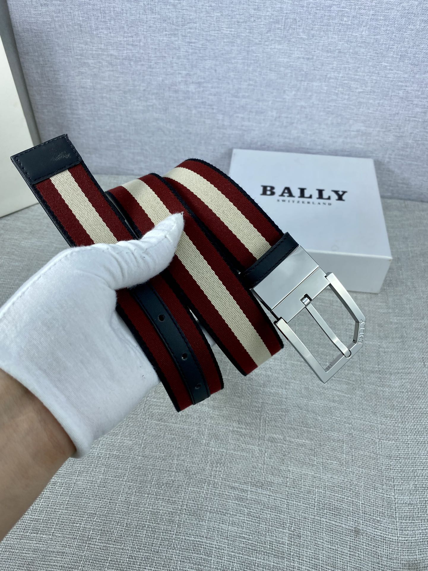 这款BBuckle腰带以合成织物制成