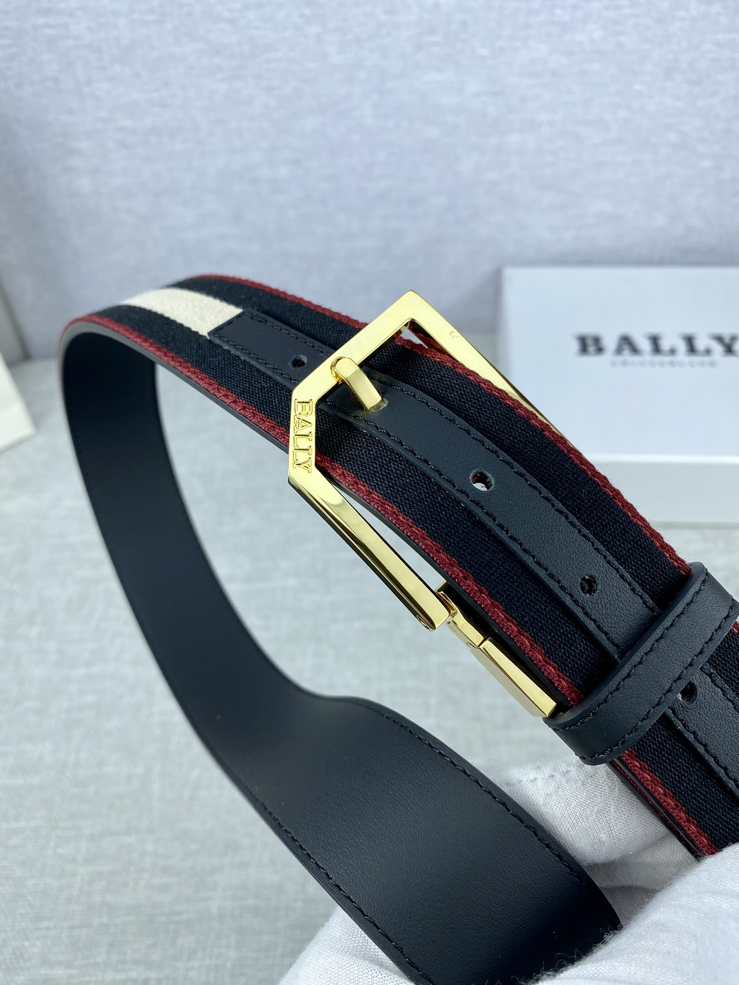 这款BBuckle腰带以合成织物制成