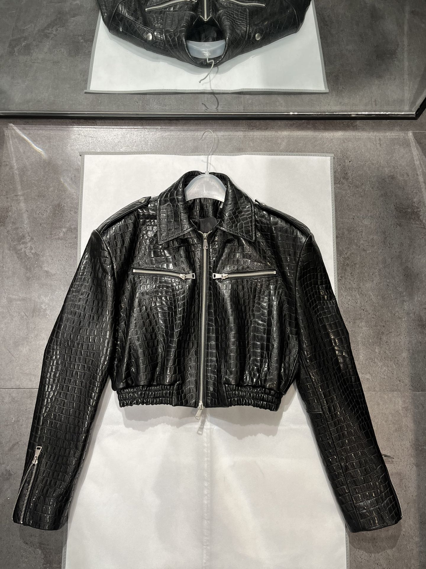 NO:721747,Sizes S-19860909尺寸S- Xl码,同前面牛皮版的尺寸.高档鳄鱼纹,纹理清晰不硬,很舒服,巴尔曼-服装,balmain,cowhide,,Women's clothing