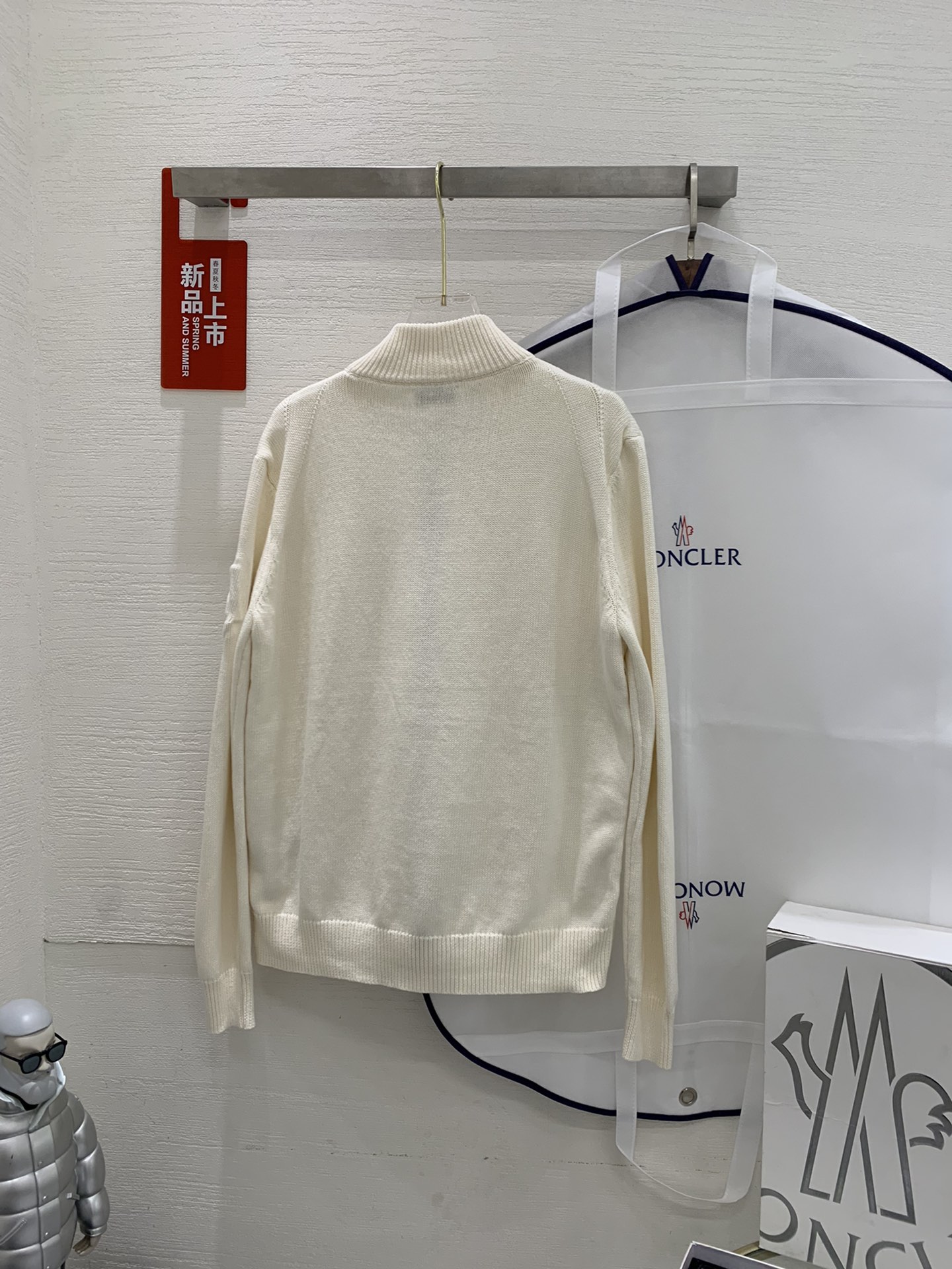 Moncler 盟可睐 纯色Logo贴标拼接绗缝羽绒服实物挂拍图0-1-2-3