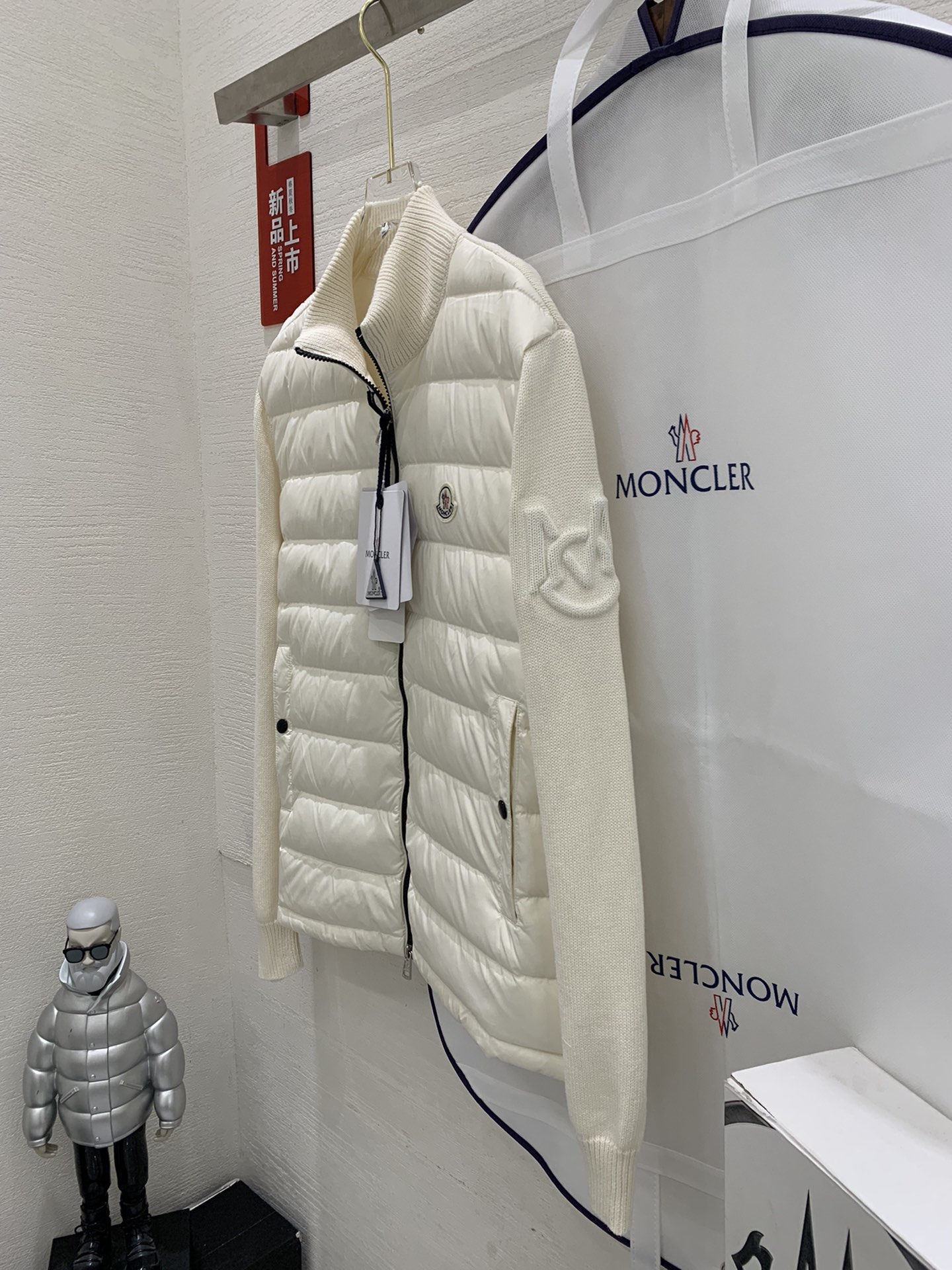 Moncler 盟可睐 纯色Logo贴标拼接绗缝羽绒服实物挂拍图0-1-2-3