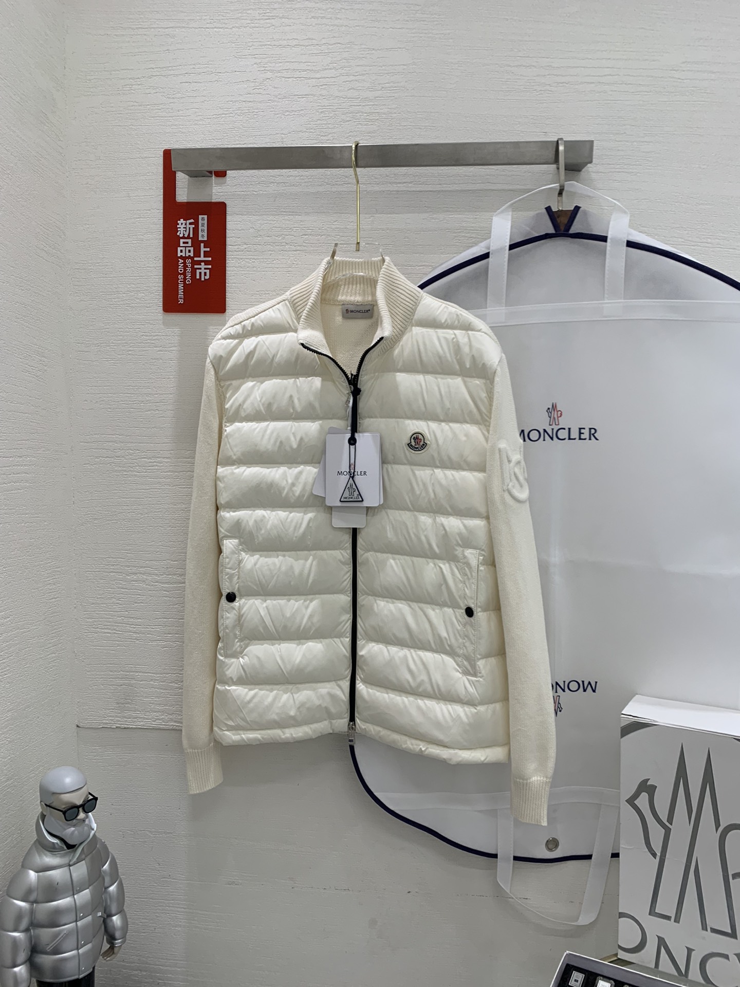 Moncler 盟可睐 纯色Logo贴标拼接绗缝羽绒服实物挂拍图0-1-2-3