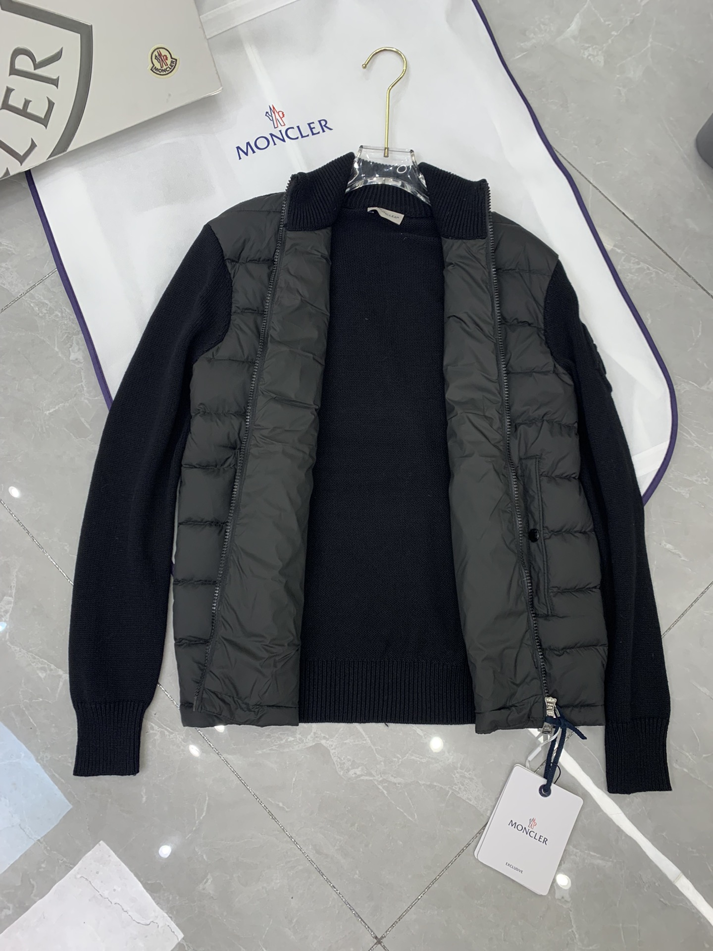 Moncler 盟可睐 S 纯色Logo贴标拼接绗缝羽绒服实物挂拍图0-1-2-3