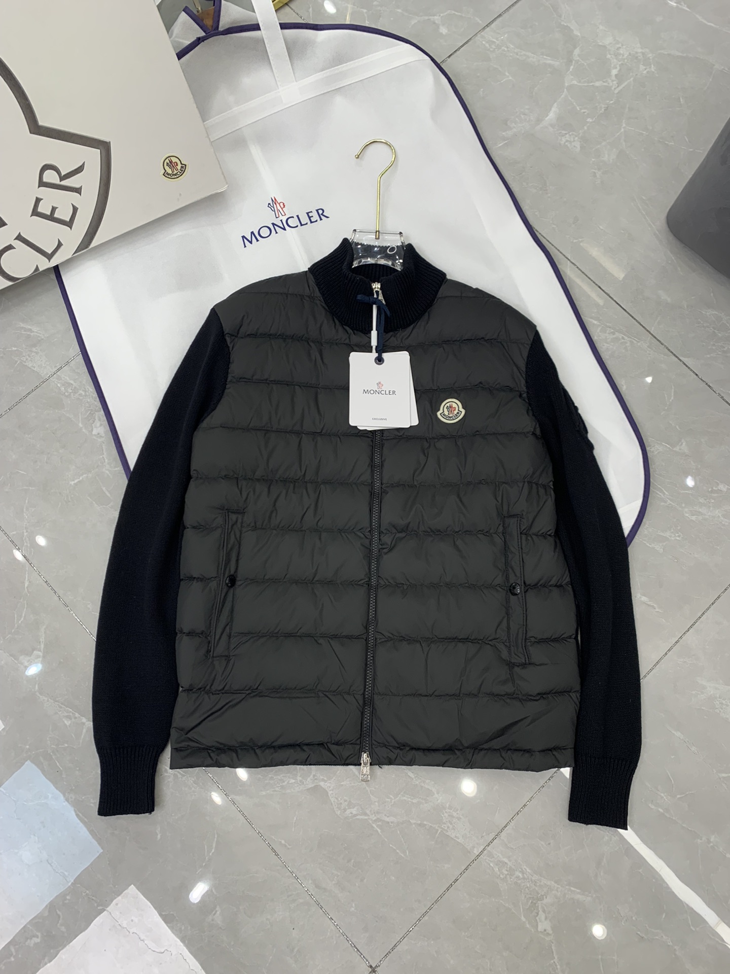 Moncler 盟可睐 S 纯色Logo贴标拼接绗缝羽绒服实物挂拍图0-1-2-3