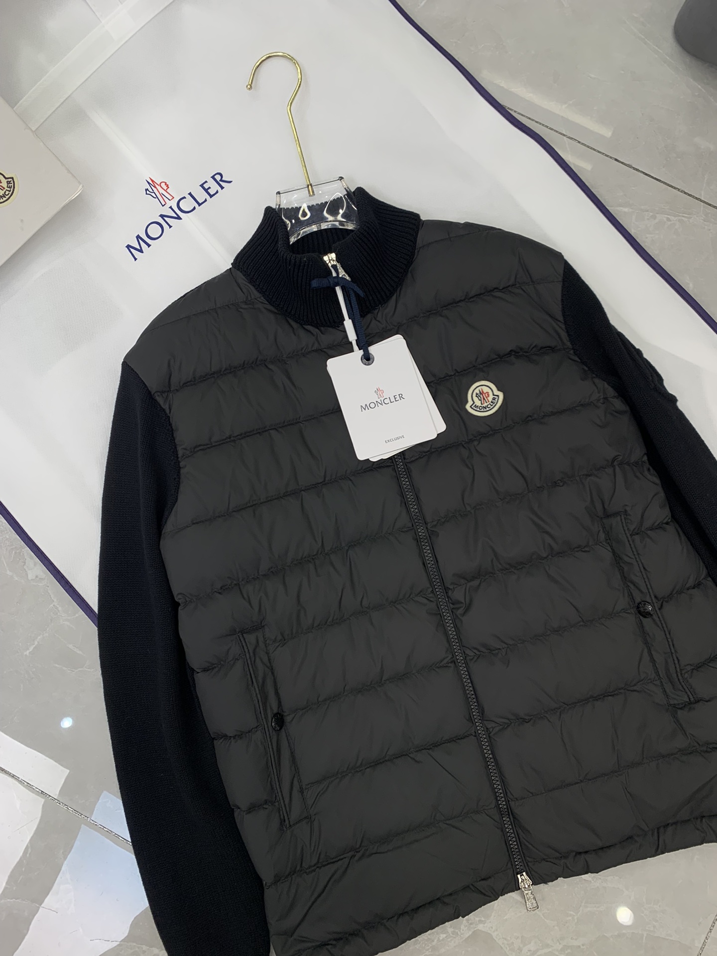 Moncler 盟可睐 S 纯色Logo贴标拼接绗缝羽绒服实物挂拍图0-1-2-3
