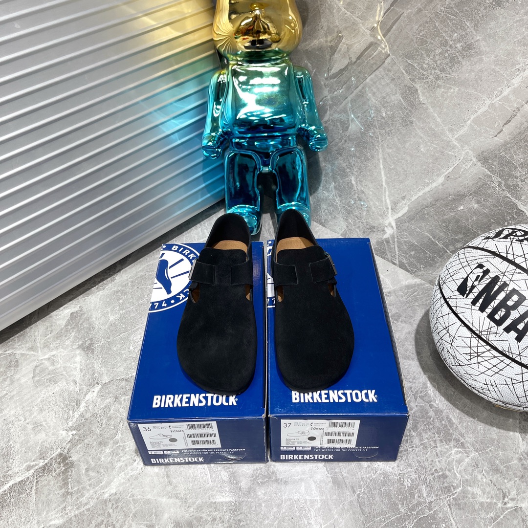 NO:594227,The original product Birkenstock is a popular ins fashion brand. Many trendy people wear it. As long as it is matched properly, Birkenstock shoes can also be worn in a stylish way. The advantage of Birkenstock shoes is that they can be used as casual shoes and can be used with all kinds of weird and cute stockings to match various styles. BK slippers are easy and comfortable to wear. Arizona series, the feet are all made of leather!  Fabric: cow suede, foot pads: cowhide, bed cork + high-elastic PVC, molded foot bed, outsole EVA + rubber foam original backing, molded all-copper hardware buckle, code number 35-40, full size, original box complete package!  ,semi-trailer,Birkenstock,slippers,cowhide19860909原厂原单货Birkenstock火爆ins的博肯时尚 不少潮人都有穿它 只要搭配得当 勃肯鞋也能穿出很有范 勃肯鞋的好处就是既可以当作便服鞋 又可以用它来搭配各种奇奇怪怪可可爱爱的长袜 搭配各种风格 BK穿起来方便舒适拖鞋Arizona系列 垫脚都是皮的哈！ 面料牛反毛 垫脚牛皮 服床软木+高弹PVC 模具脚床 大底EVA +橡胶发泡原厂底片 开模全铜五金饰扣 码数35-40 正码 原盒全套包装！,半拖,birkenstock,slippers,cowhide,Women's Shoes