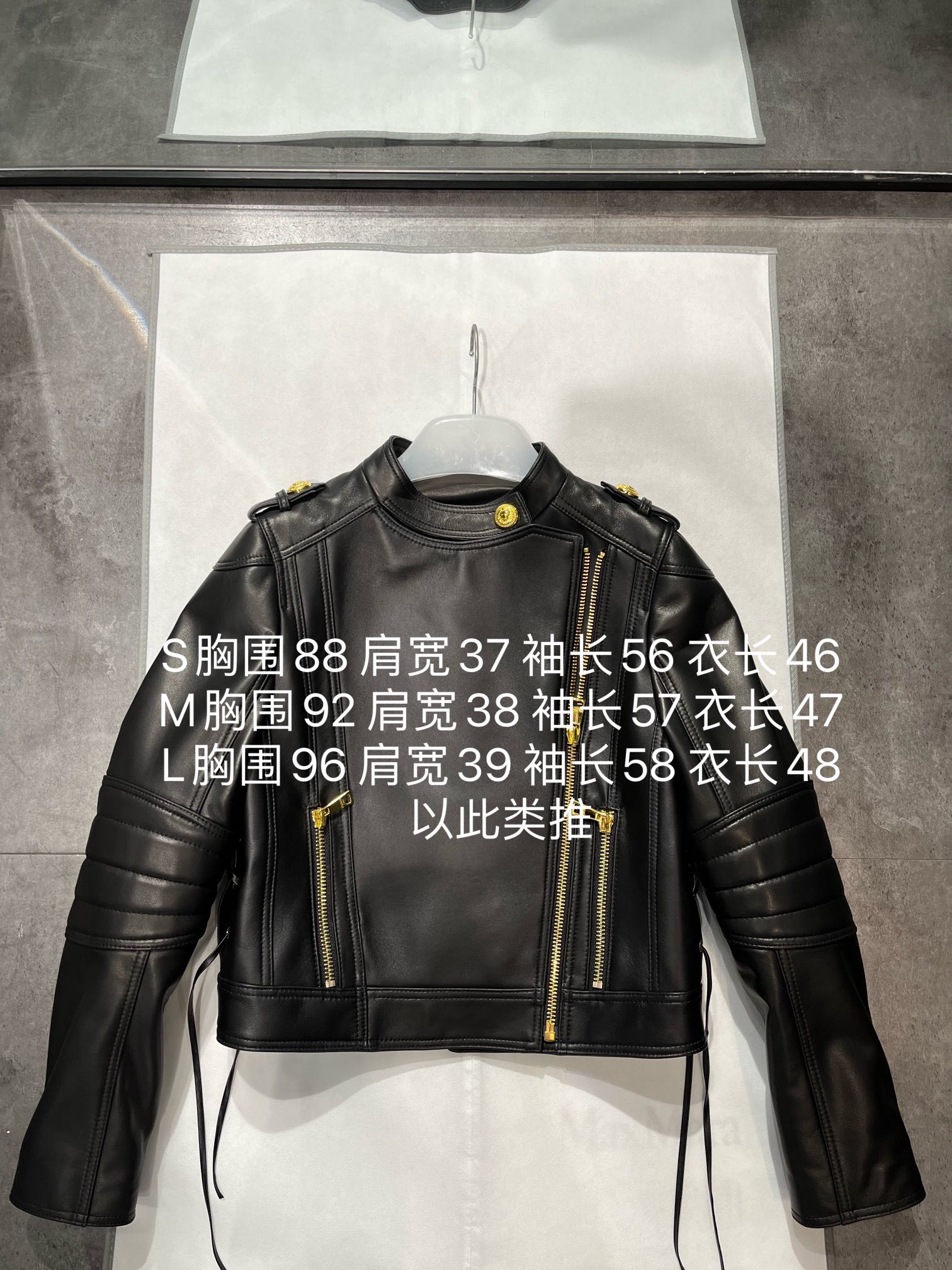 NO:721732,Size S-XXL, heavy duty motorcycle jacket with original gold hardware, super stylish, Balmain-clothing, balmain, jackets & coats,19860909尺寸S- xxl码,重工机车夹克搭配原版金色五金,超级有型,巴尔曼-服装,balmain,jackets & coats,,Women's clothing